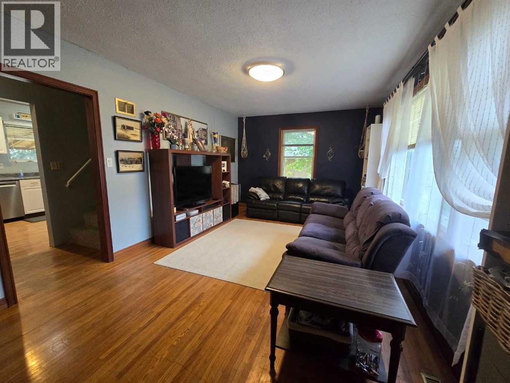 5033 6 Avenue Property Photo 7