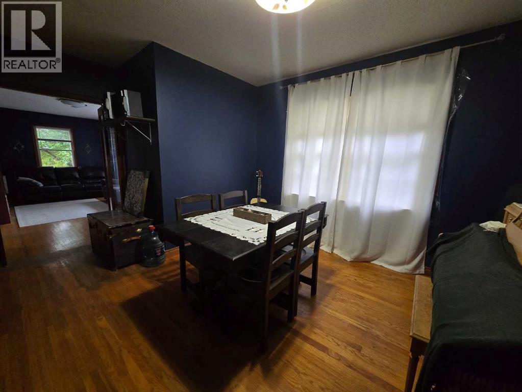 5033 6 Avenue Property Photo 8