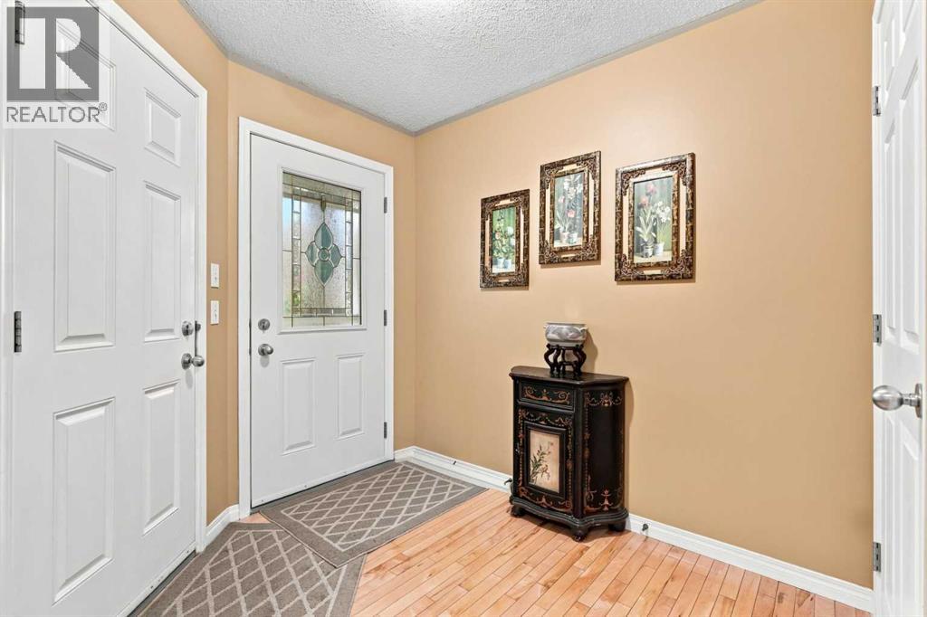 345 Saddlecrest Way Ne Property Photo 3