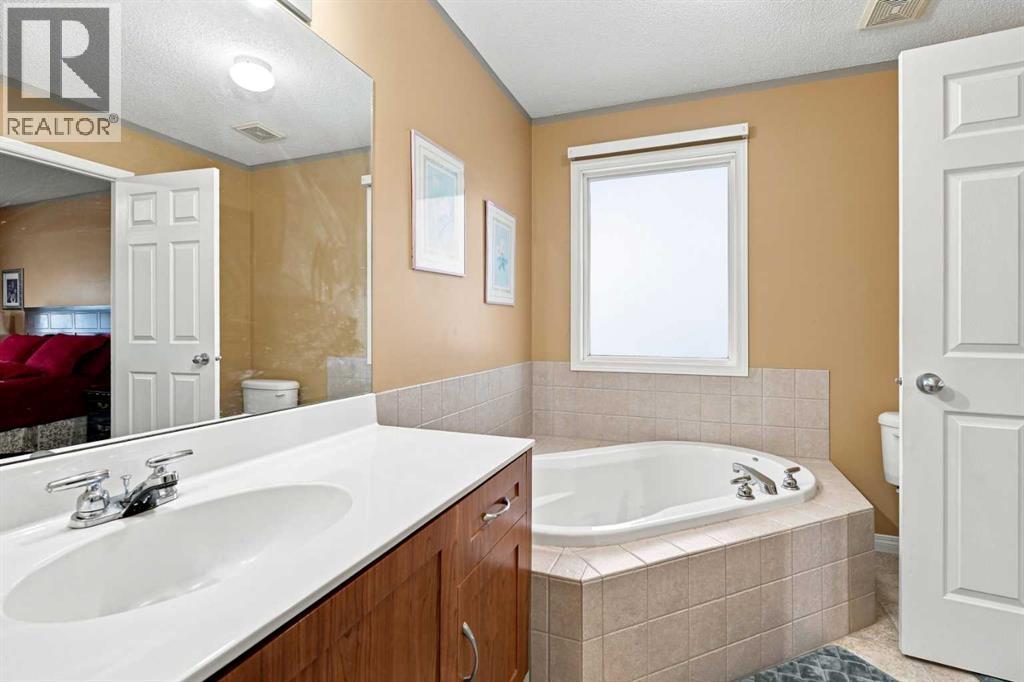 345 Saddlecrest Way Ne Property Photo 18