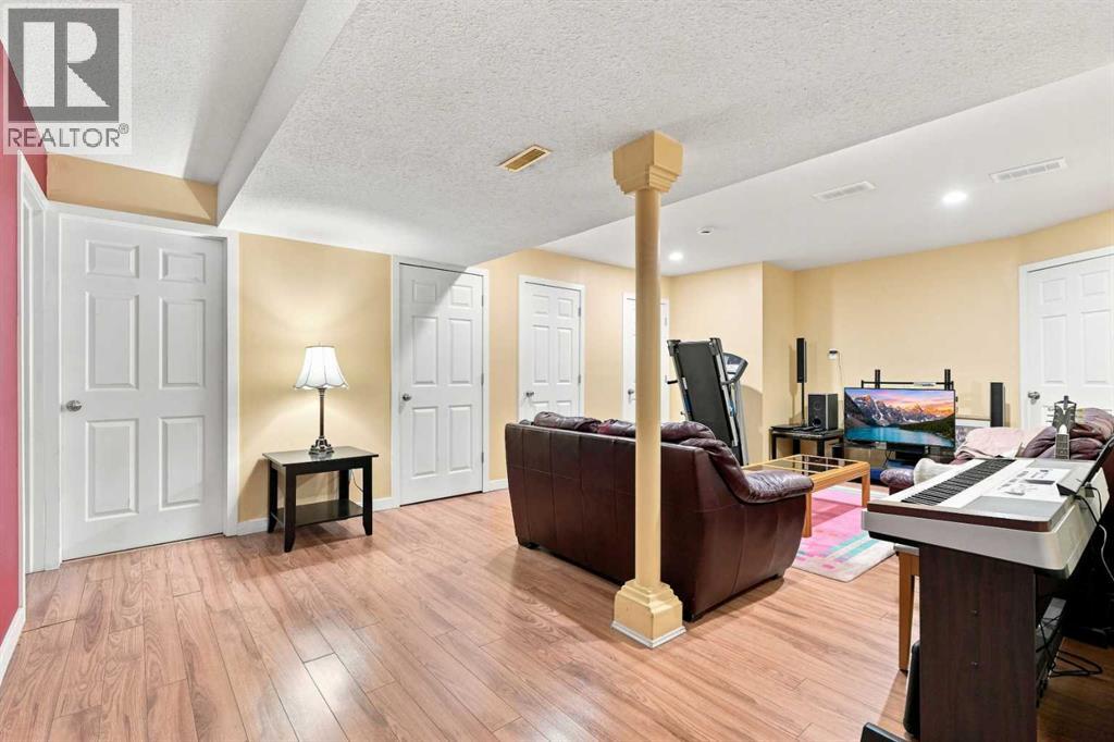 345 Saddlecrest Way Ne Property Photo 33