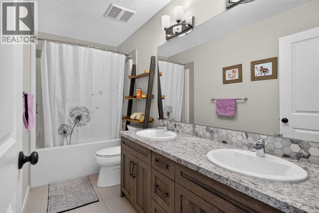 325 Bayside Crescent Sw Property Photo 25