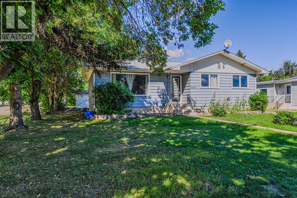 5402 52 Street Property Photo 3