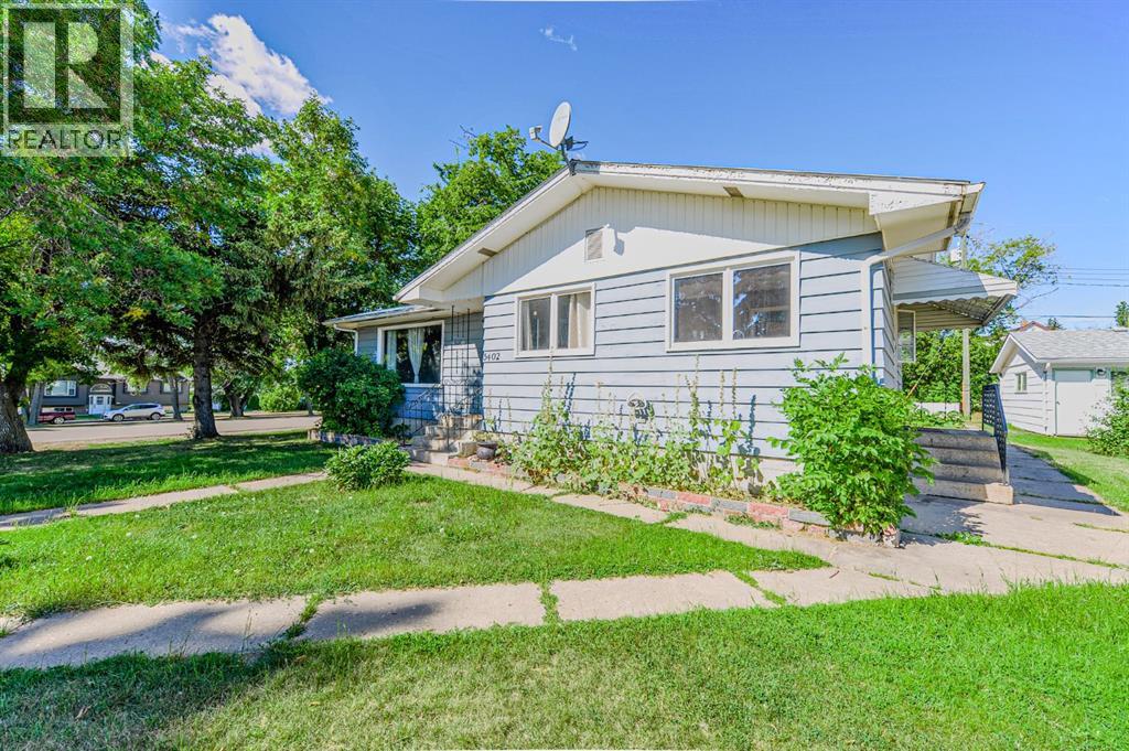 5402 52 Street Property Photo 4
