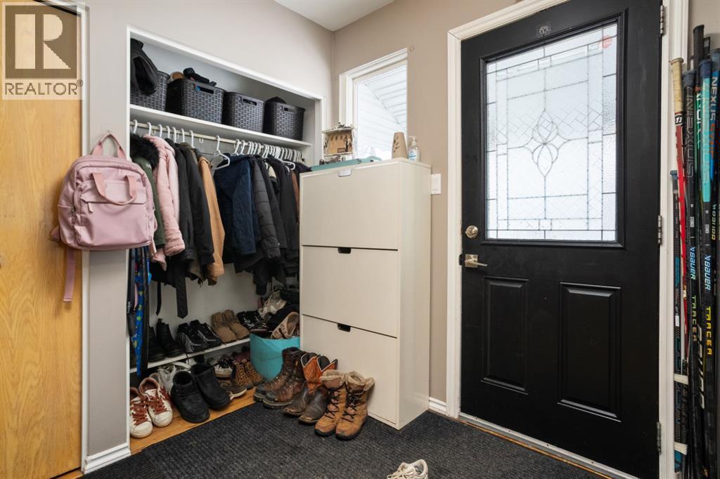 5402 52 Street Property Photo 6