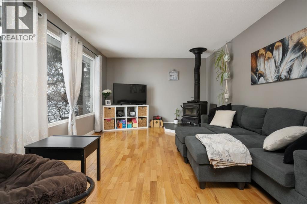 5402 52 Street Property Photo 12