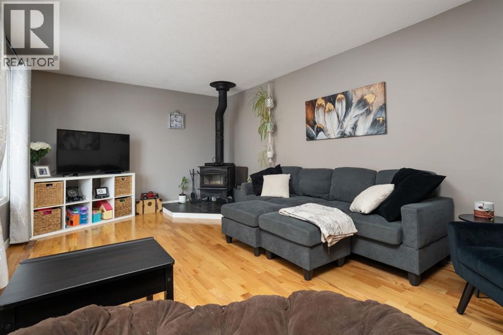 5402 52 Street Property Photo 13