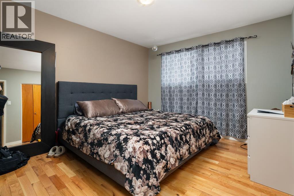 5402 52 Street Property Photo 14