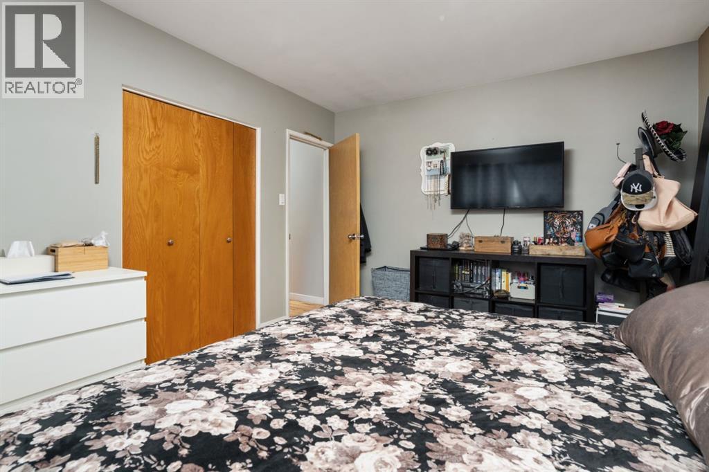 5402 52 Street Property Photo 15
