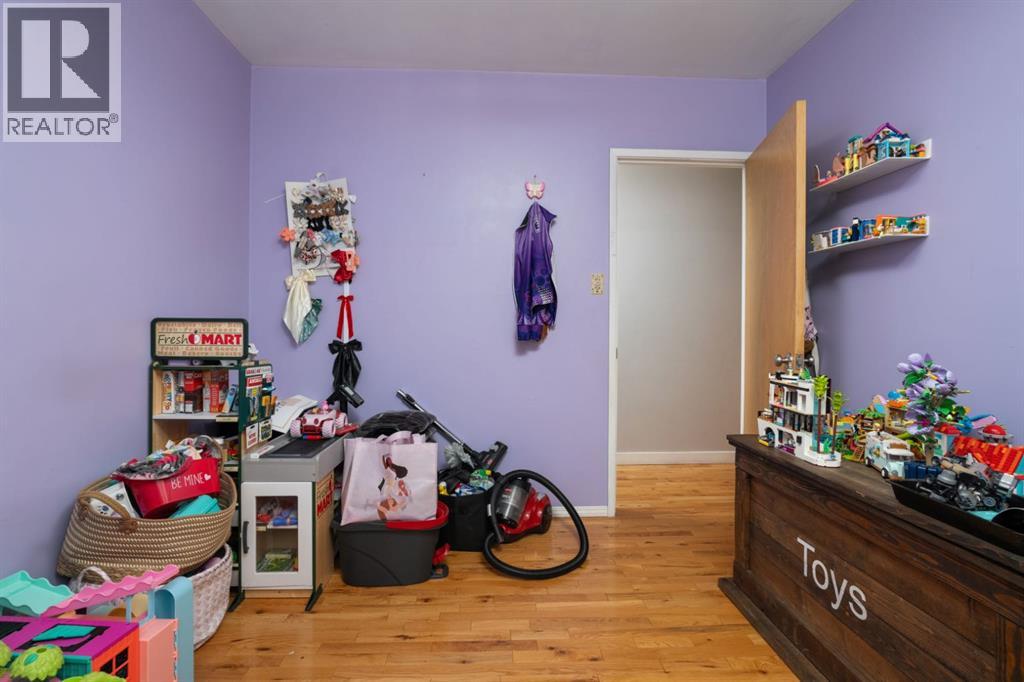 5402 52 Street Property Photo 17