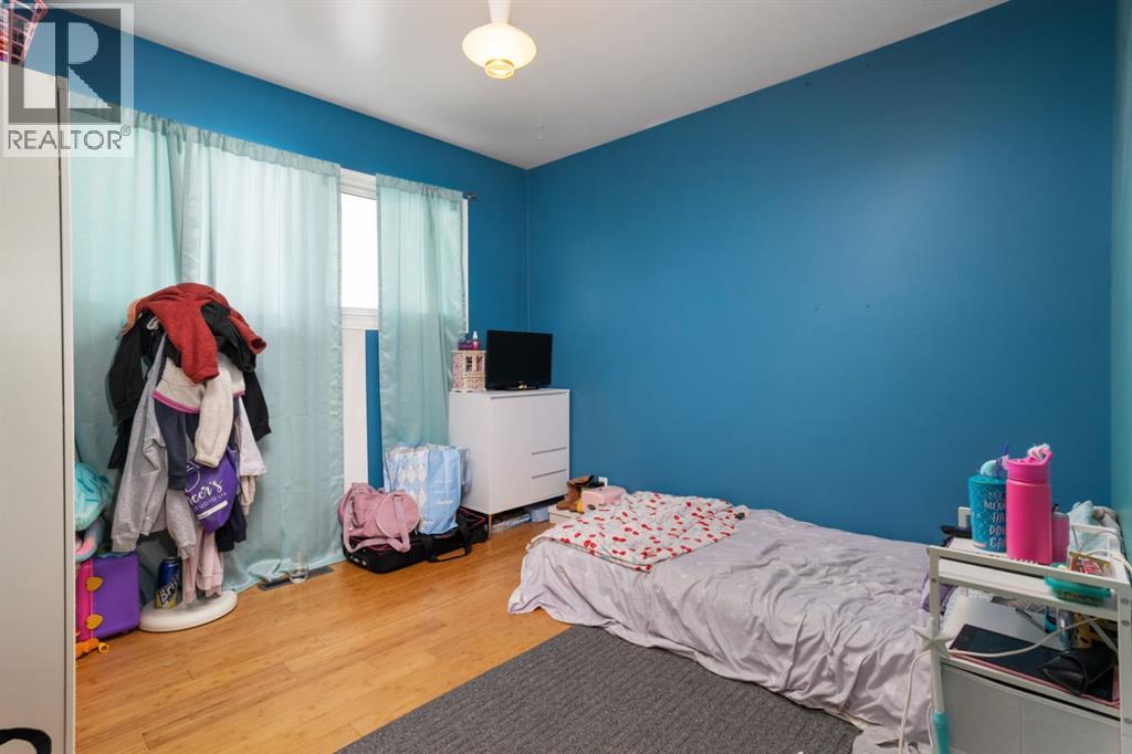 5402 52 Street Property Photo 18