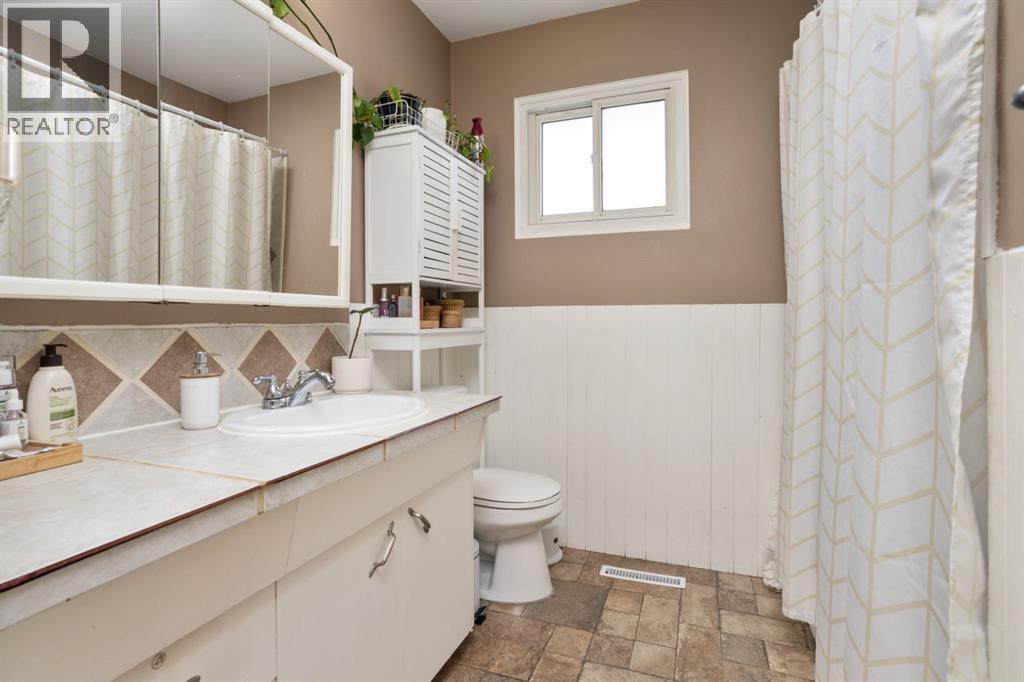 5402 52 Street Property Photo 20