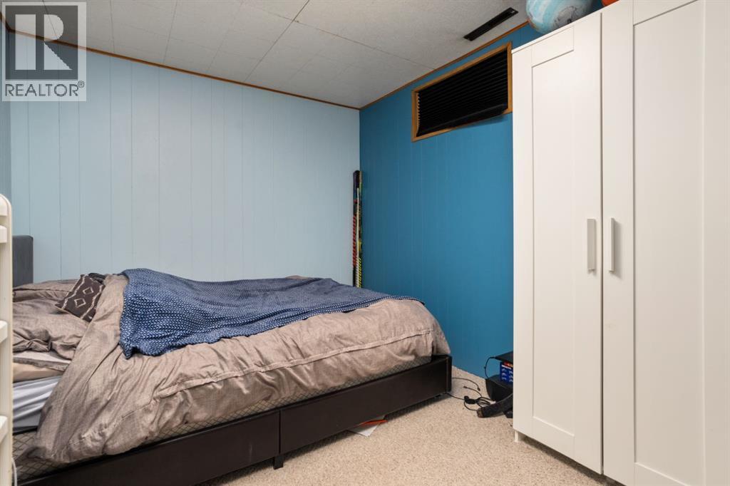 5402 52 Street Property Photo 22
