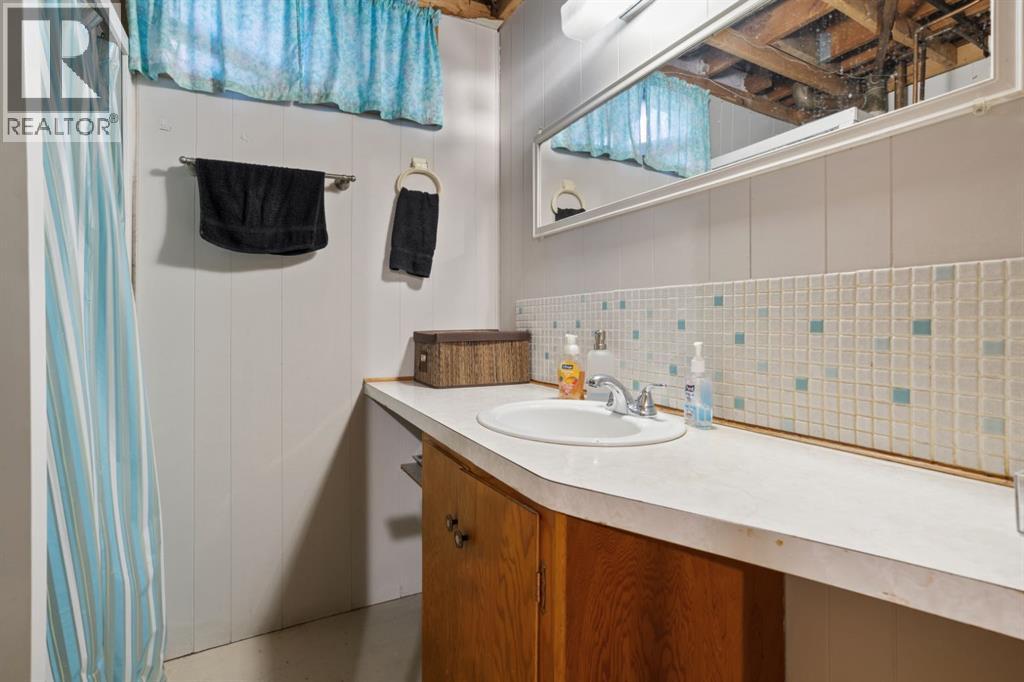 5402 52 Street Property Photo 26