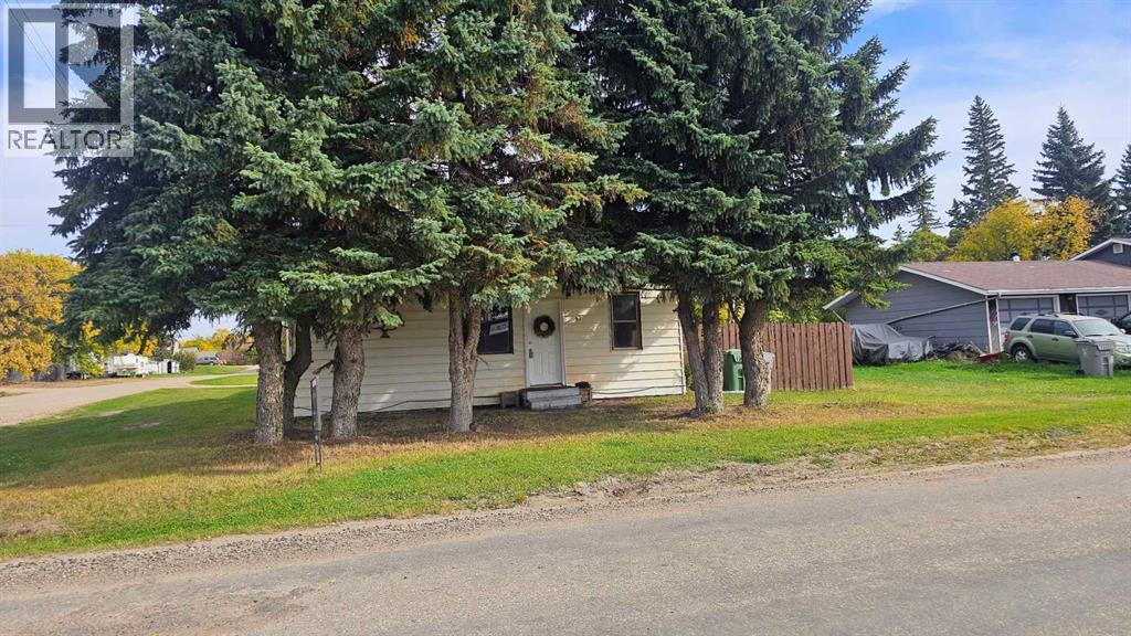 83 2 Street E Property Photo 2