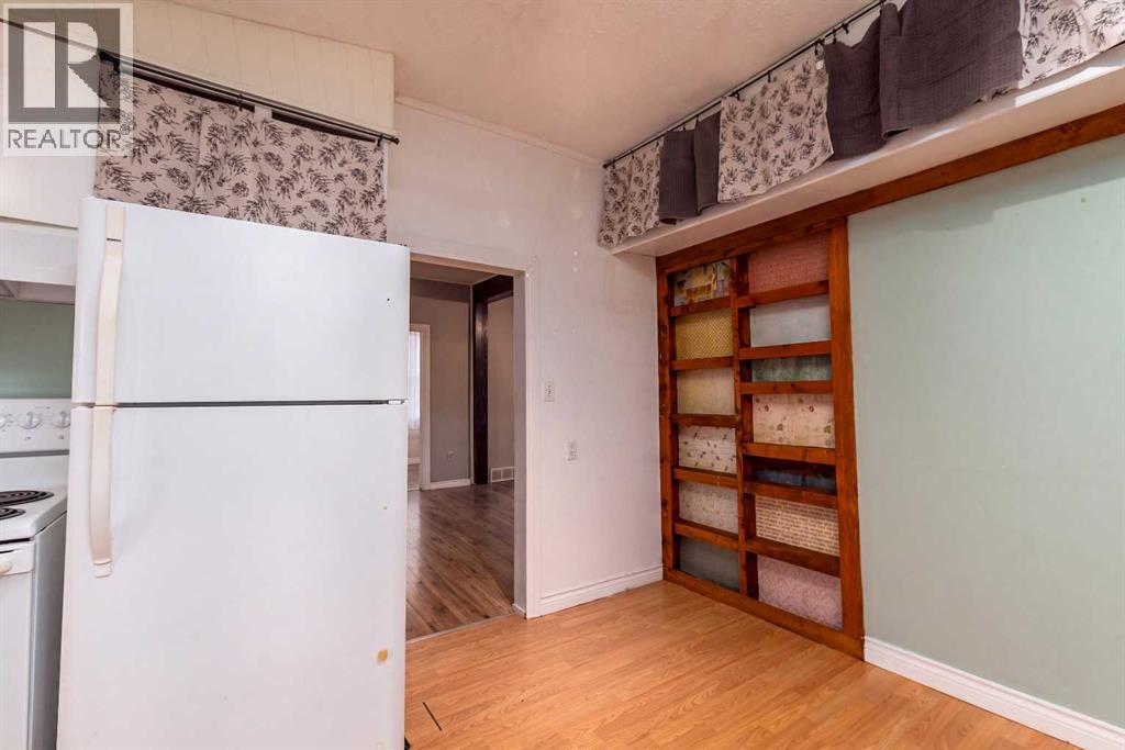 83 2 Street E Property Photo 9