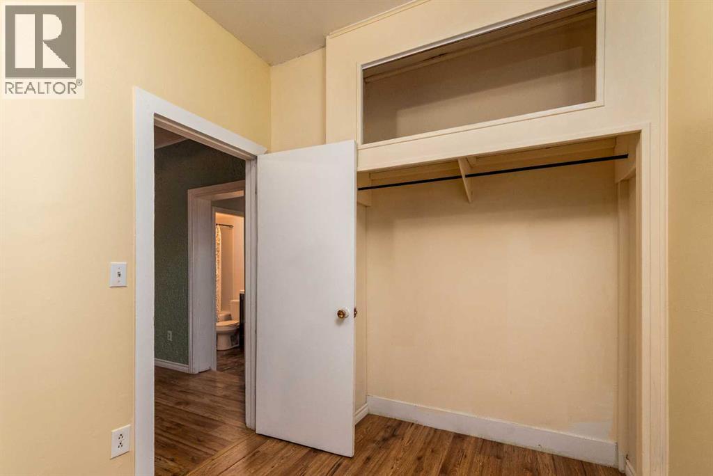 83 2 Street E Property Photo 15