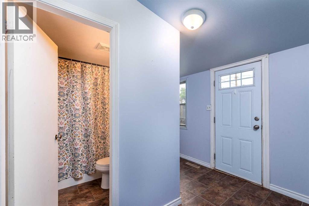 83 2 Street E Property Photo 16