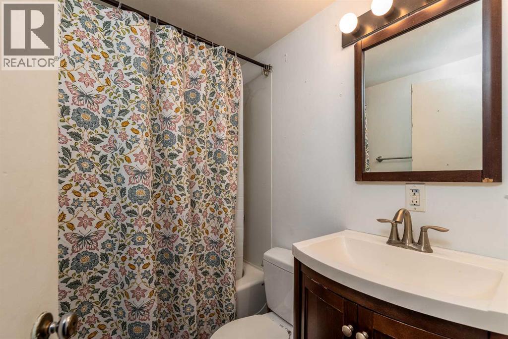 83 2 Street E Property Photo 18