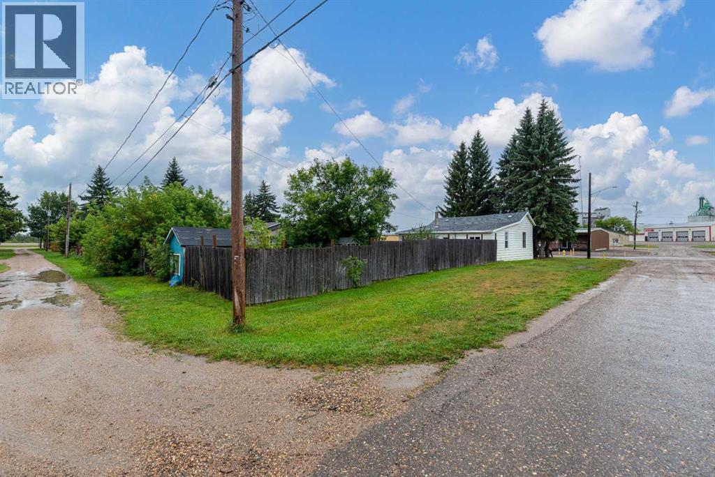 83 2 Street E Property Photo 22