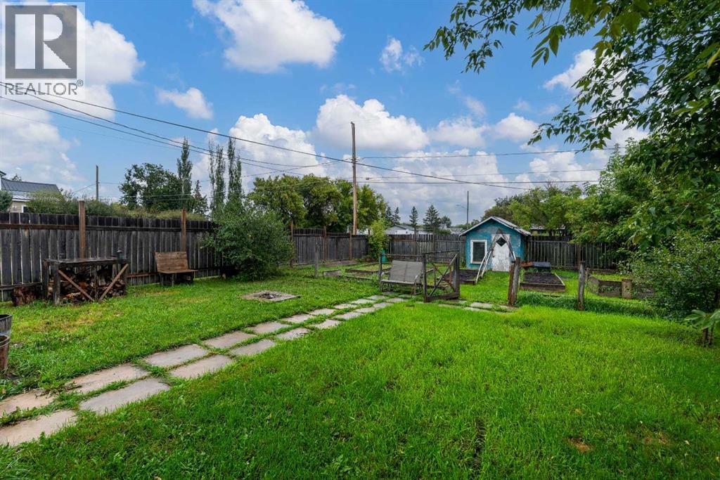 83 2 Street E Property Photo 27