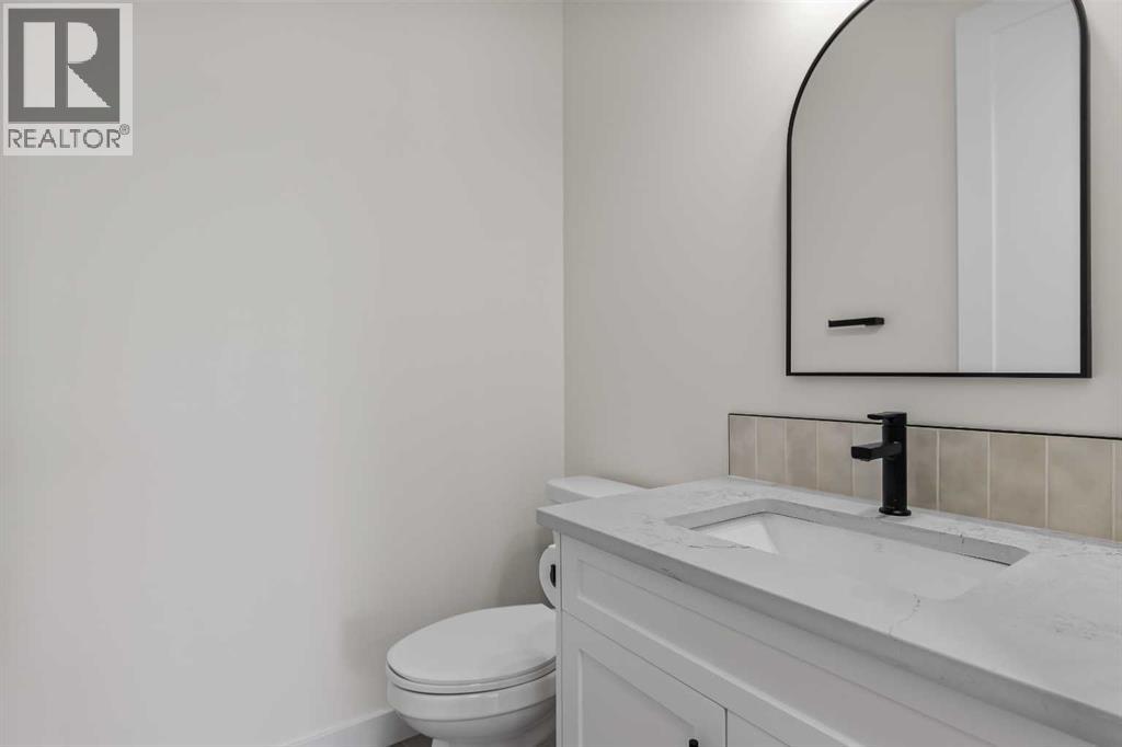 875 Hampshire Crescent Ne Property Photo 20