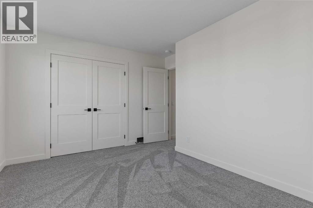 875 Hampshire Crescent Ne Property Photo 32