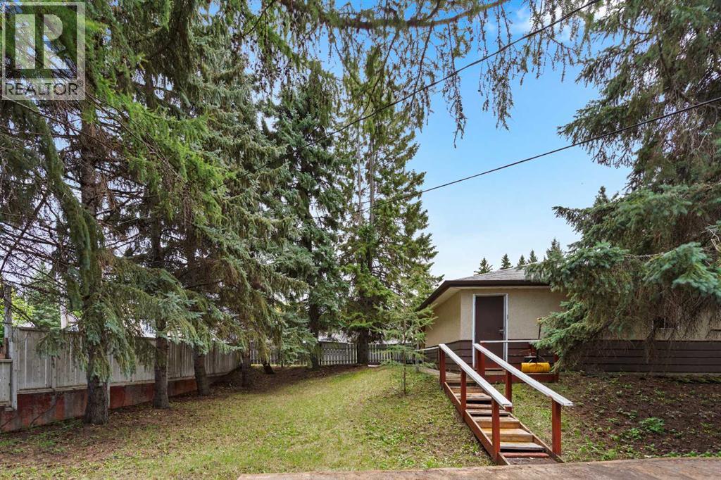 5605 47a Avenue Property Photo 3