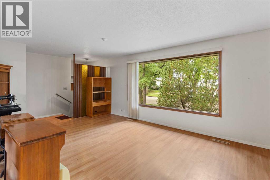 5605 47a Avenue Property Photo 6
