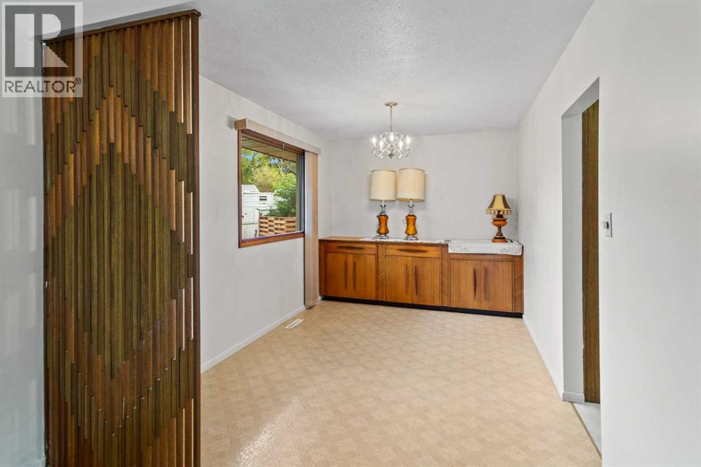 5605 47a Avenue Property Photo 8