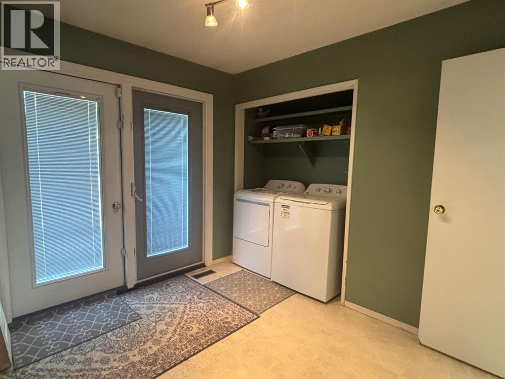 5404 47 Street Property Photo 6