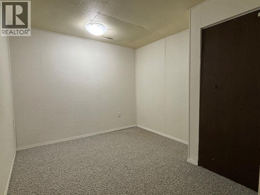 5404 47 Street Property Photo 10