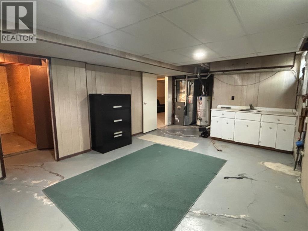 5404 47 Street Property Photo 12