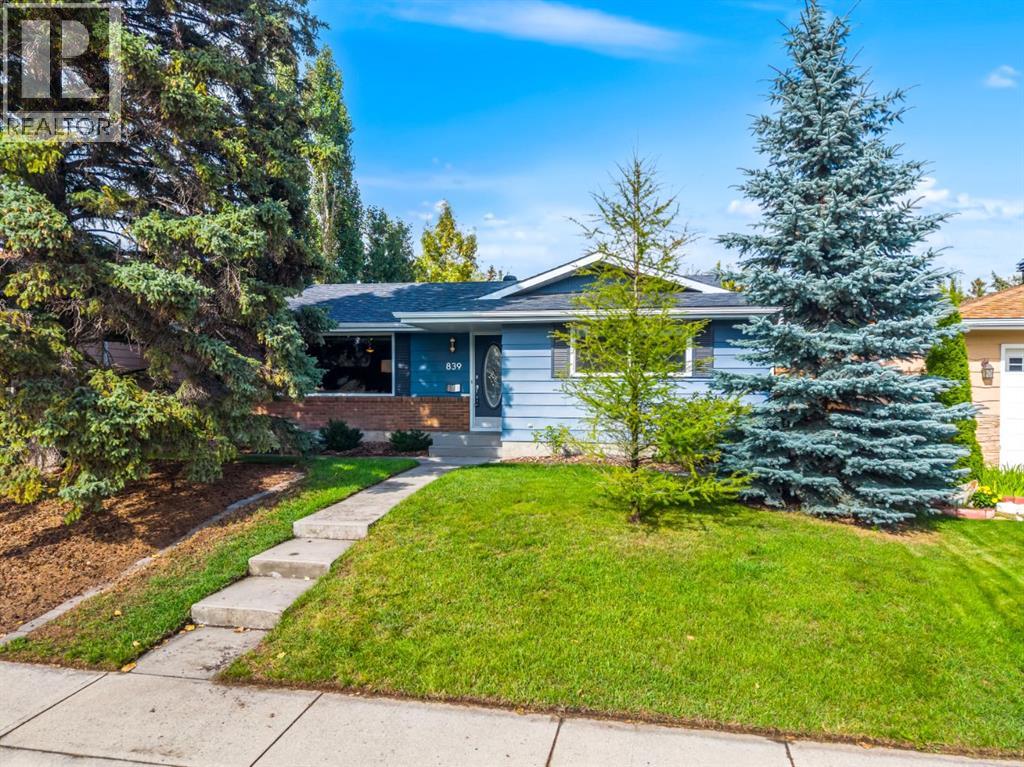 839 Lake Twintree Crescent SE Property Photo 1