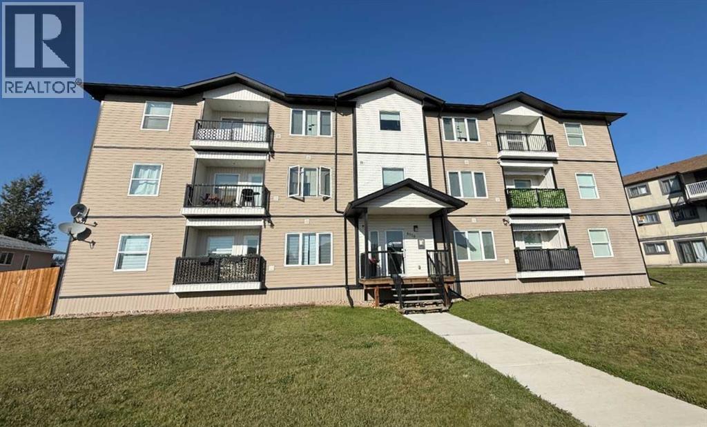 5300 45 Avenue Property Photo 1