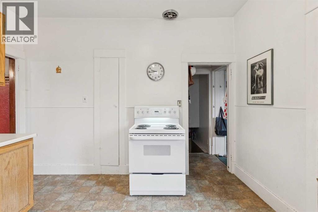 2003 26a Street Sw Property Photo 14