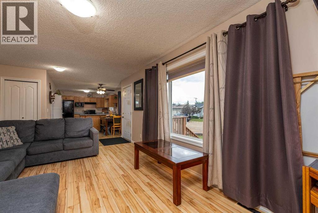 511 2 Street E Property Photo 5