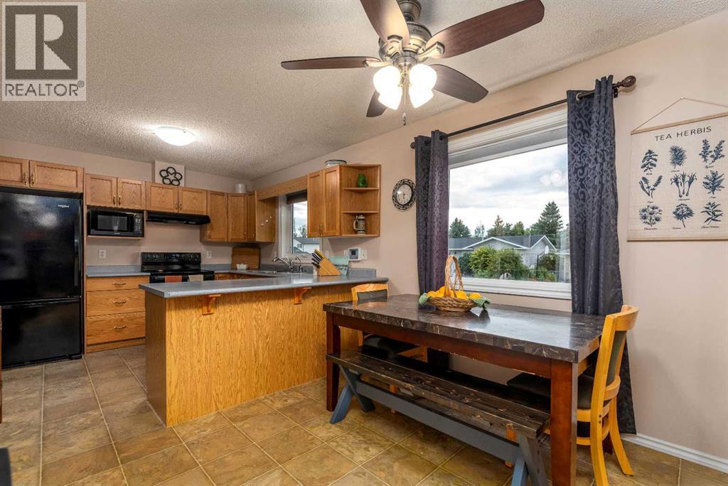 511 2 Street E Property Photo 7