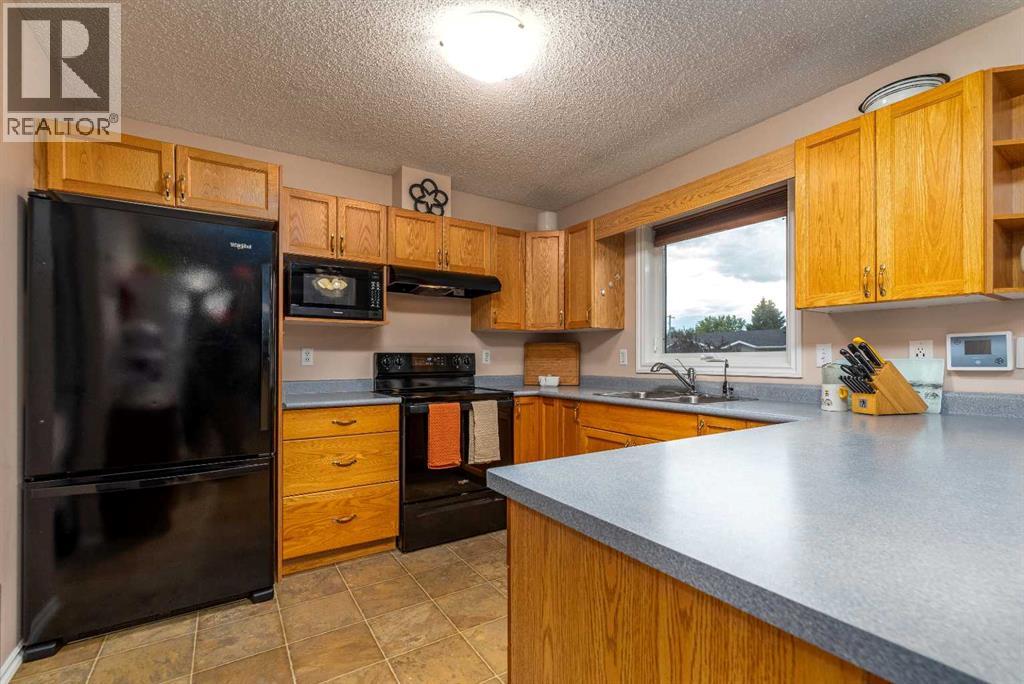 511 2 Street E Property Photo 9