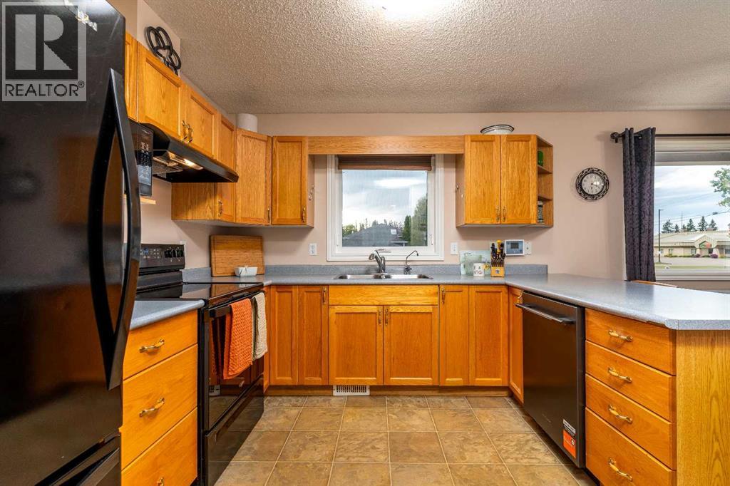 511 2 Street E Property Photo 10