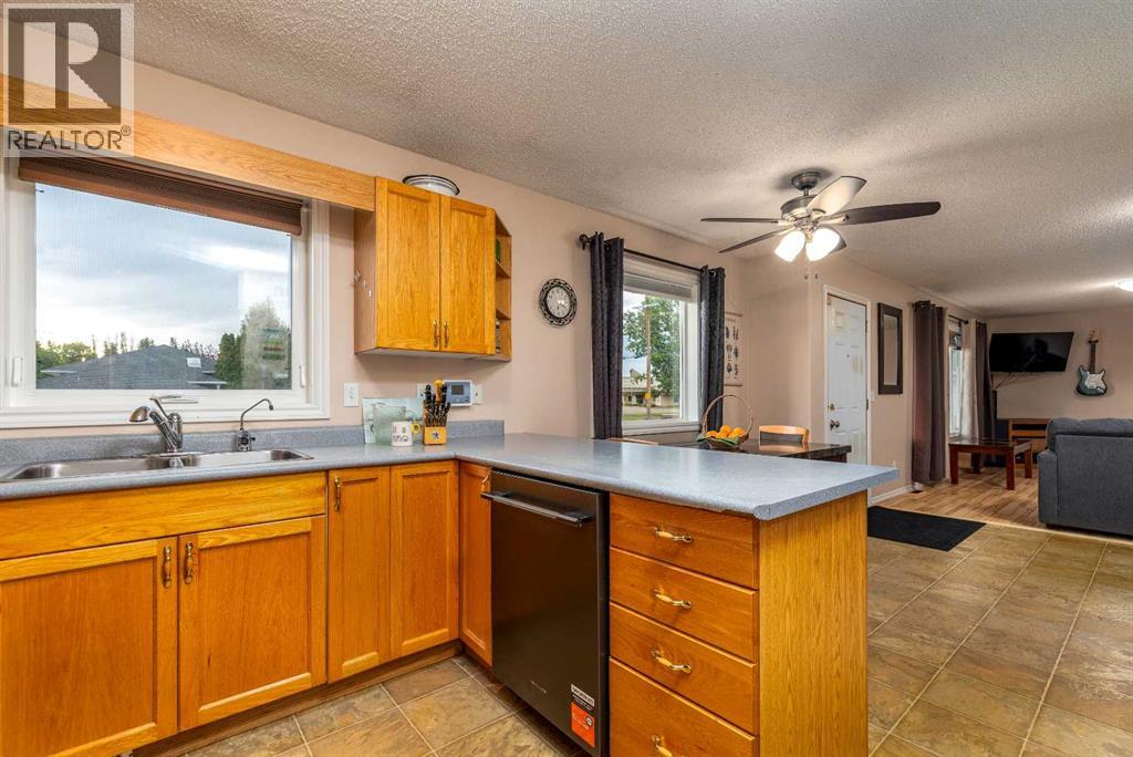 511 2 Street E Property Photo 11