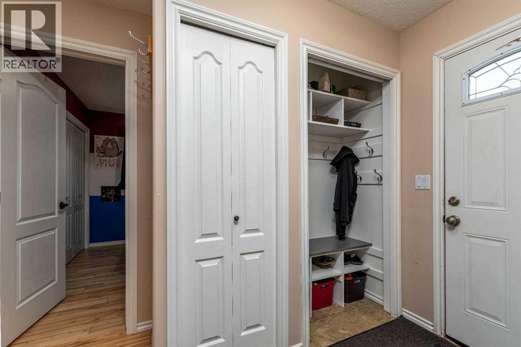 511 2 Street E Property Photo 12