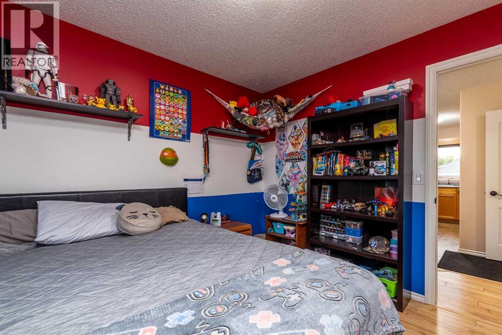 511 2 Street E Property Photo 14