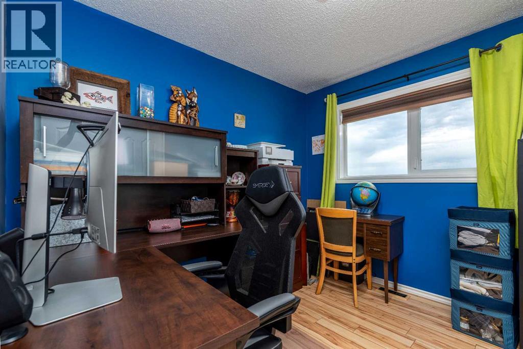 511 2 Street E Property Photo 15