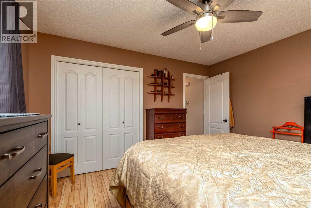 511 2 Street E Property Photo 18