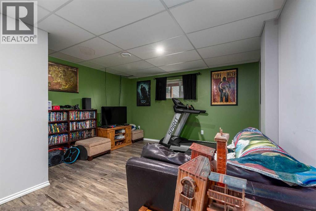 511 2 Street E Property Photo 20