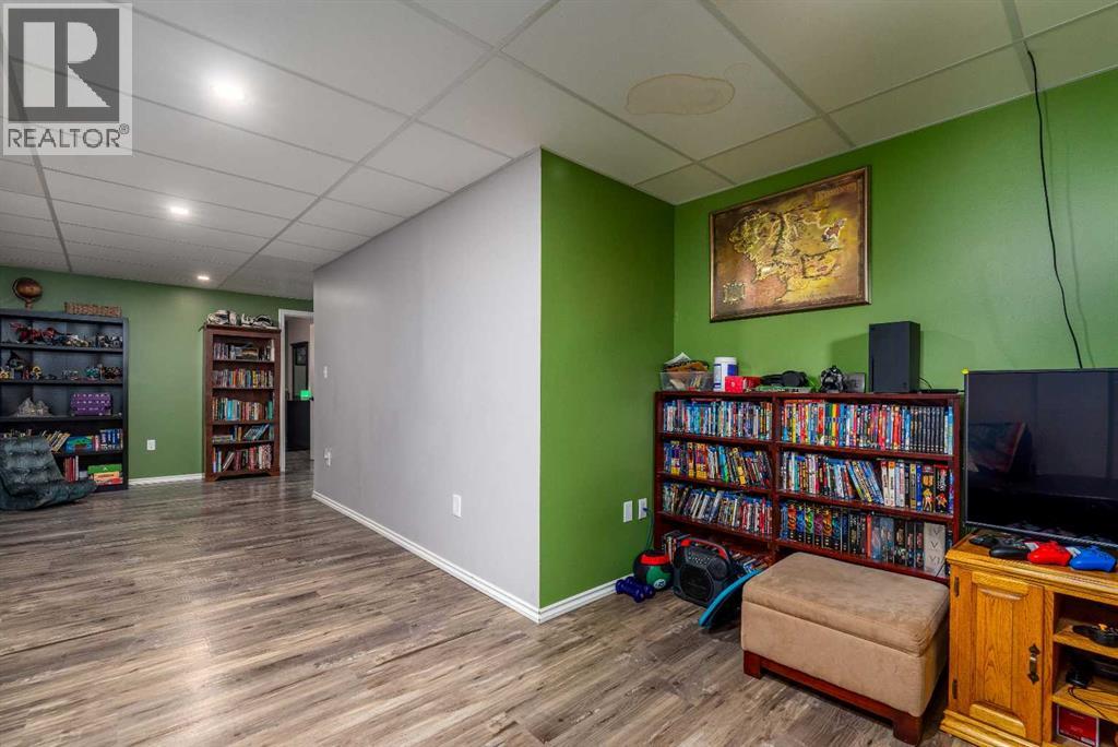511 2 Street E Property Photo 21