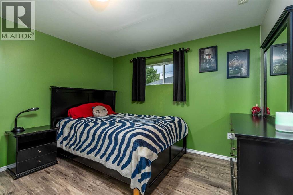 511 2 Street E Property Photo 22