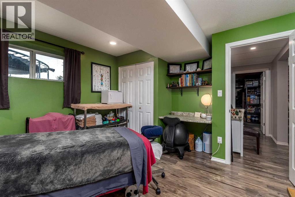 511 2 Street E Property Photo 25