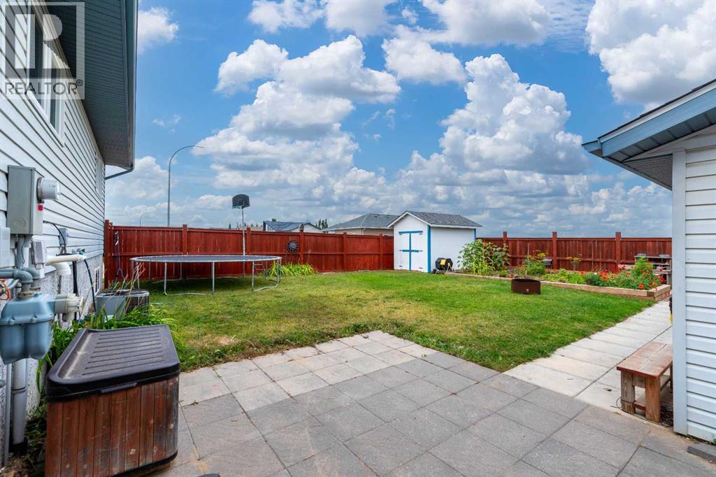511 2 Street E Property Photo 33